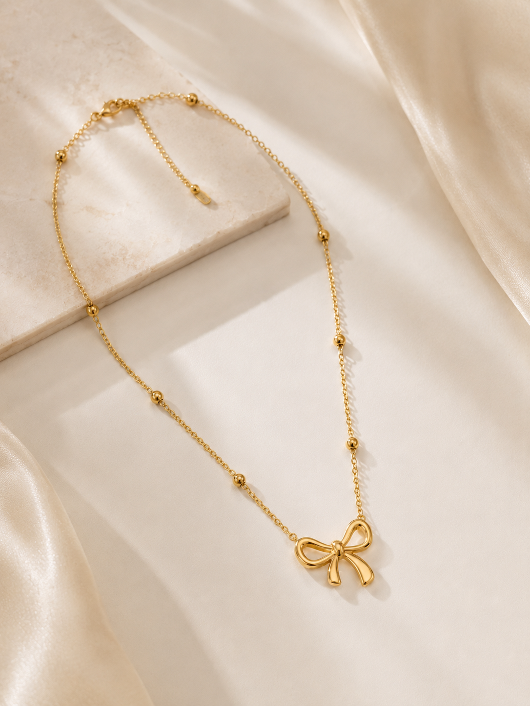 Gold necklace with a bow pendant for everyday minimalistic look