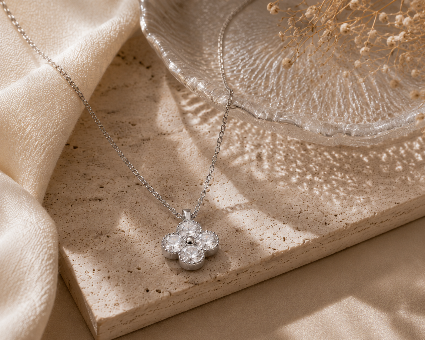 Silver necklace with a clover,shaped pendant for everyday wear waterproof gift