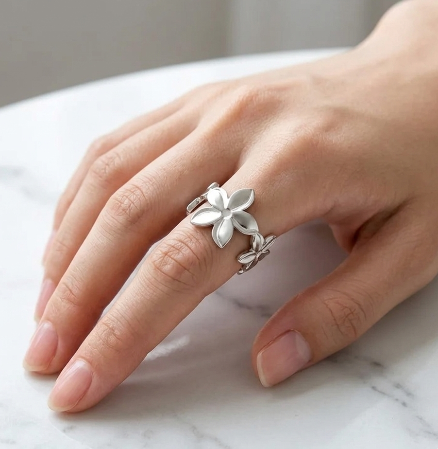 Petal Crown Ring Silver Hand
